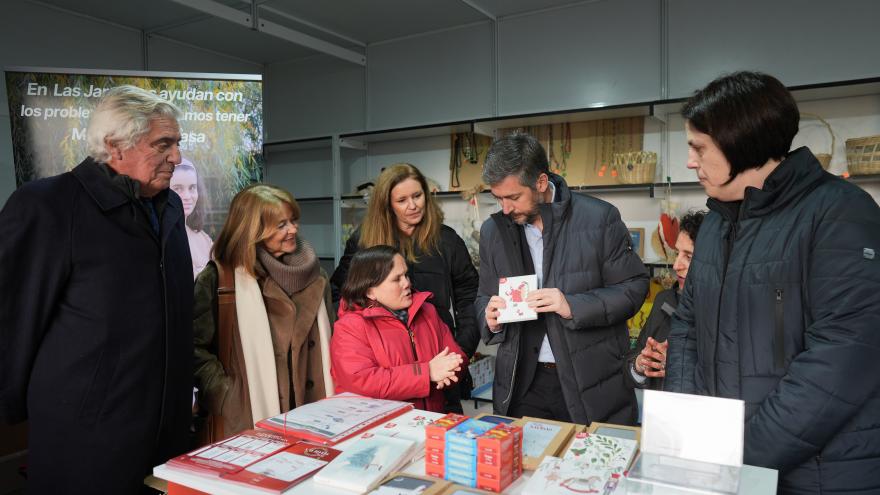 Texto Alternativo: La Comunidad de Madrid inaugura la Casita Solidaria de Pontejos, que ofrece un millar de artículos elaborados por entidades sociales
