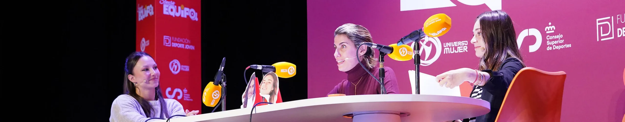 Texto Alternativo: Alcorcón acoge la emisión en directo de ‘Somos Equipo’, el podcast promovido por el Consejo Superior de Deportes y la Fundación Deporte Joven para visibilizar el deporte femenino