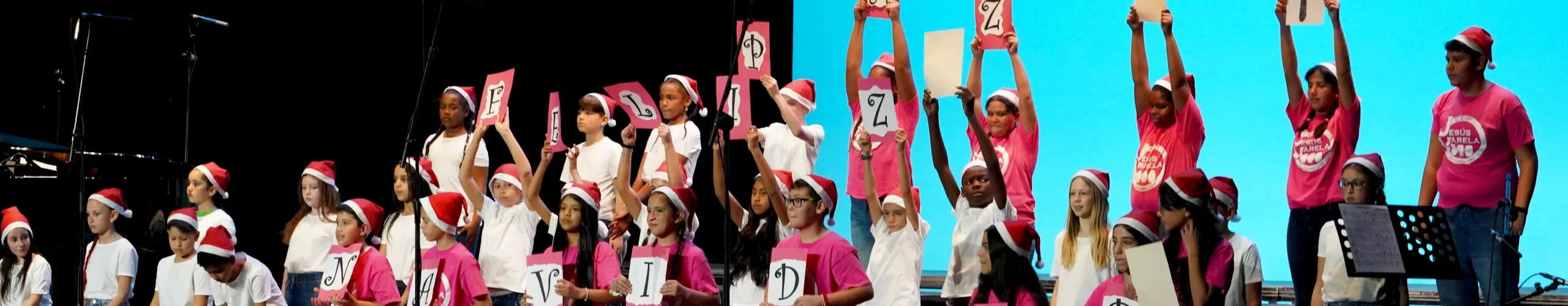 Texto Alternativo: Más de 400 alumnos y alumnas llenan de magia el Teatro Buero Vallejo en el I Concierto de Villancicos de los Coros Escolares de Alcorcón