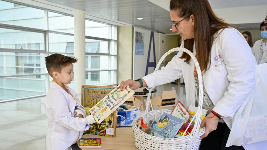 Texto Alternativo: El Hospital público Gregorio Marañón lanza una iniciativa para fomentar la lectura entre pacientes y profesionales