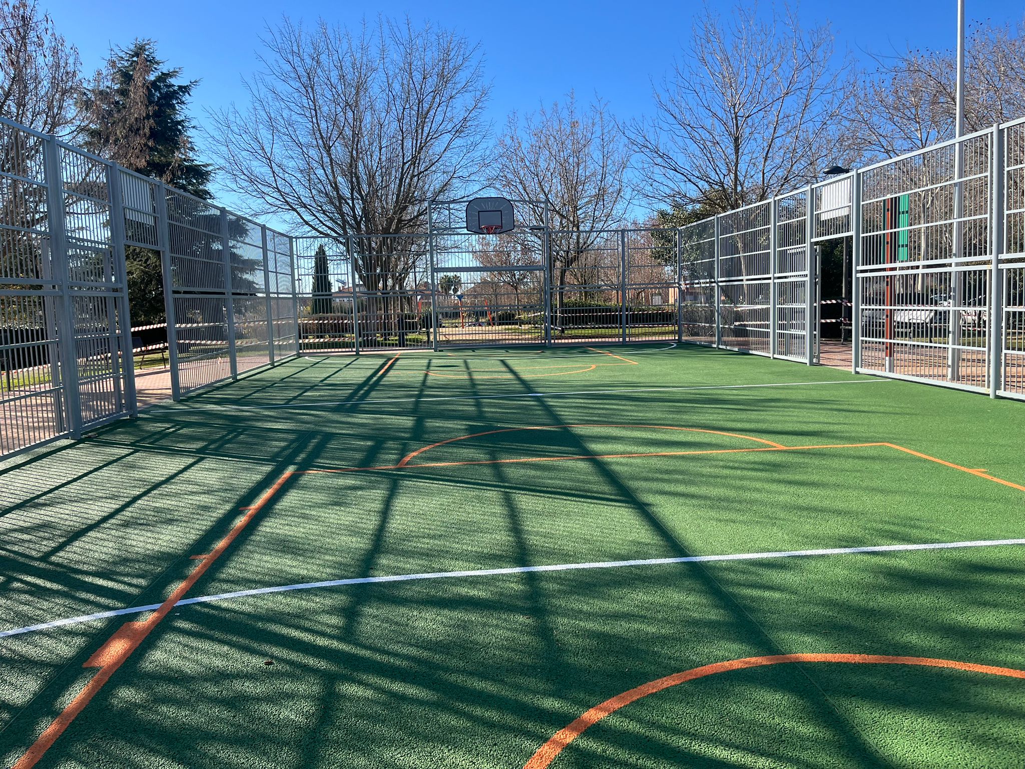 Texto Alternativo: El Ayuntamiento remodela el parque Sofía de Grecia I, incorporando nueva una pista multideportiva