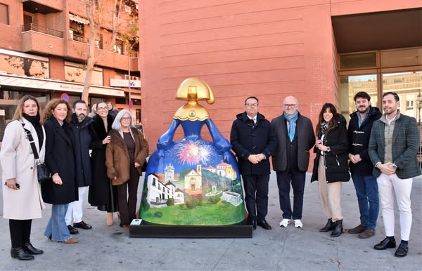 Texto Alternativo: Espectacular exposición al aire libre de las Meninas Gigantes