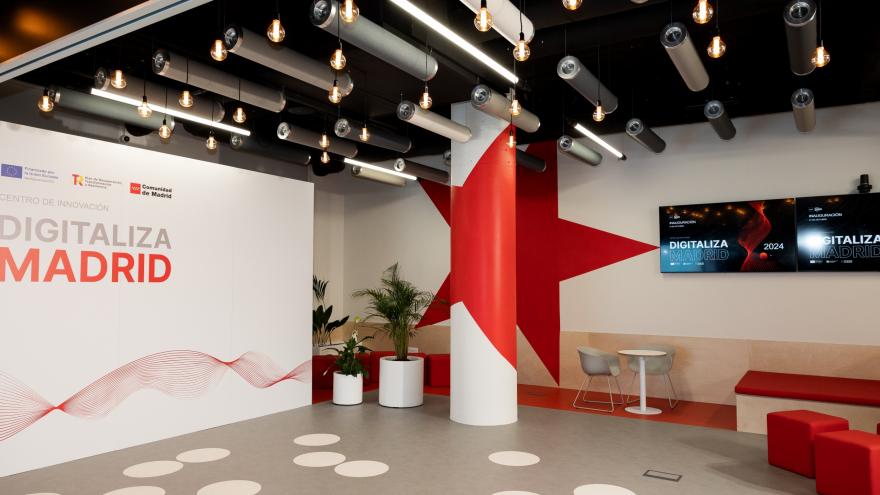 Texto Alternativo: La Comunidad de Madrid suma casi 1.000 participantes desde la apertura de su nuevo centro de innovación Digitaliza Madrid