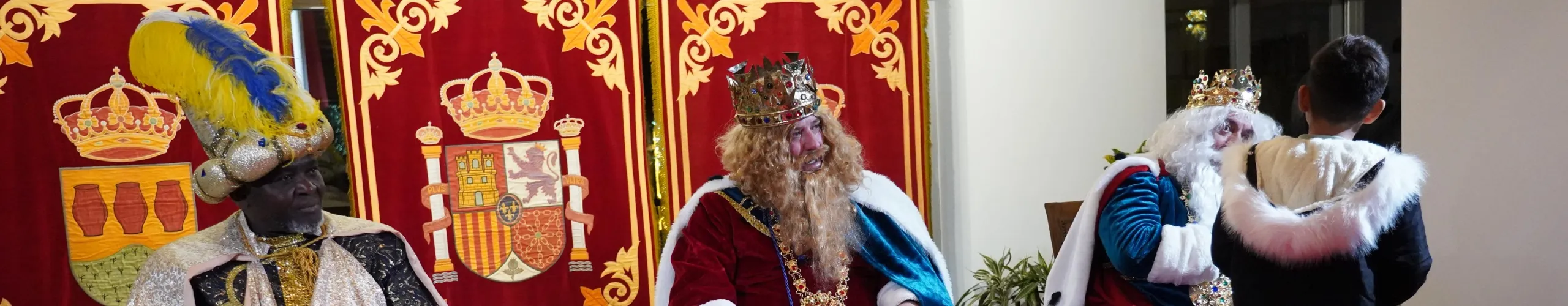 Texto Alternativo: La magia de los Reyes Magos llega a Alcorcón acompañados por una comitiva real formada por los servicios públicos de la ciudad y más de 2.000 vecinos y vecinas