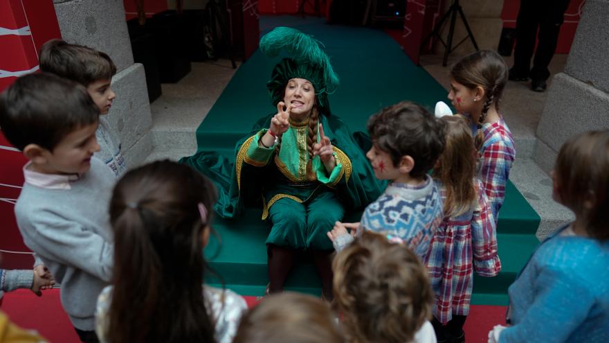 Texto Alternativo: La Comunidad de Madrid recomienda especial atención con los niños para evitar riesgos en las cabalgatas de Reyes