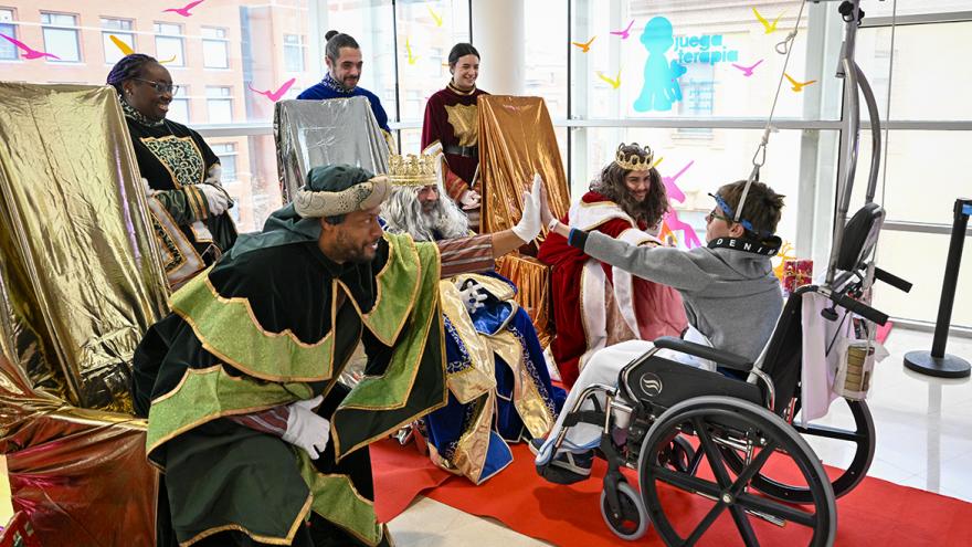 Texto Alternativo: El Hospital público Gregorio Marañón cierra una Navidad repleta de actividades con pacientes y profesionales