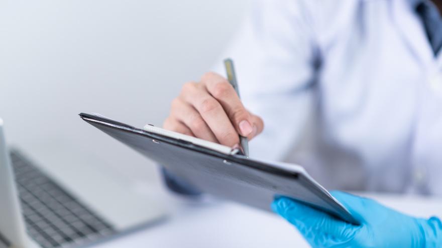 Texto Alternativo: La Comunidad de Madrid posibilita el acceso de más de 6.000 médicos de Atención Primaria a la IA para el diagnóstico de enfermedades raras