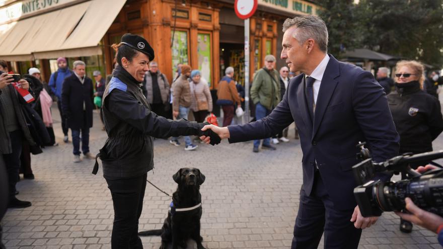 Texto Alternativo: La Comunidad de Madrid, reconocida por el trabajo de sus unidades caninas tras la DANA de Valencia