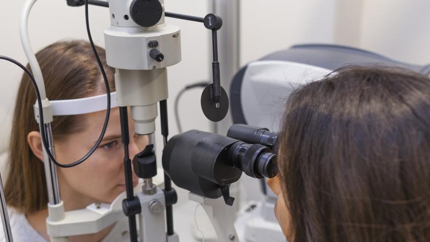 Texto Alternativo: El Hospital público Severo Ochoa incorpora nuevas técnicas quirúrgicas para el tratamiento del glaucoma