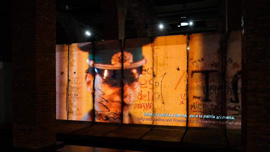 Texto Alternativo: La Comunidad de Madrid cierra la exposición temporal sobre el Muro de Berlín con 200.000 visitantes