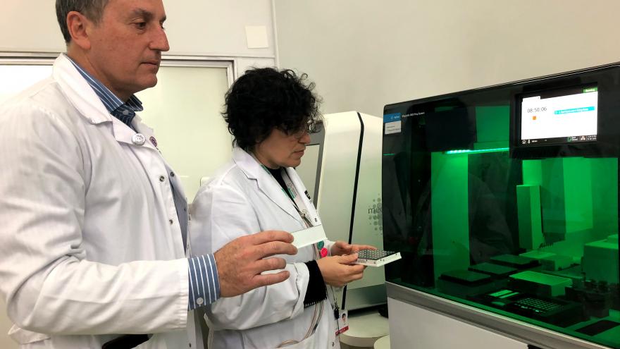 Texto Alternativo: El Hospital público Ramón y Cajal lidera un proyecto de cribado a recién nacidos para detectar más de 300 enfermedades raras