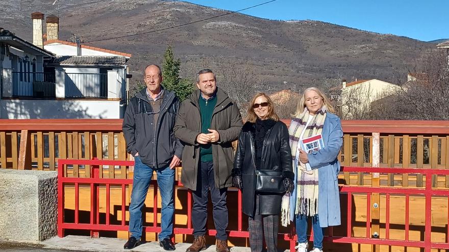 Texto Alternativo: La Comunidad de Madrid abre dos nuevas pasarelas peatonales en Canencia y San Mamés para facilitar la seguridad vial de los vecinos
