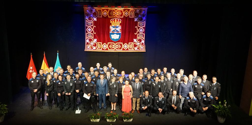Texto Alternativo: Leganés celebra por primera vez un acto de homenaje a su Policía Local, con la concesión de medallas de oro y de plata por su constancia a 49 agentes
