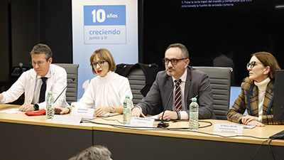 Texto Alternativo: El alcalde de Móstoles asiste a la presentación del estudio sobre las necesidades de los pacientes de cáncer gástrico y gastrectomizados en el HURJC