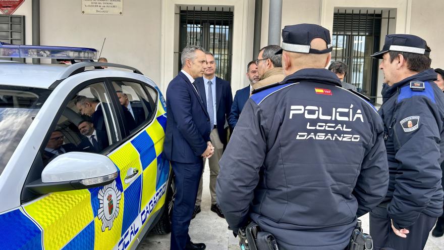 Texto Alternativo: La Comunidad de Madrid aumenta un 30% las subvenciones a municipios que compartan policías locales