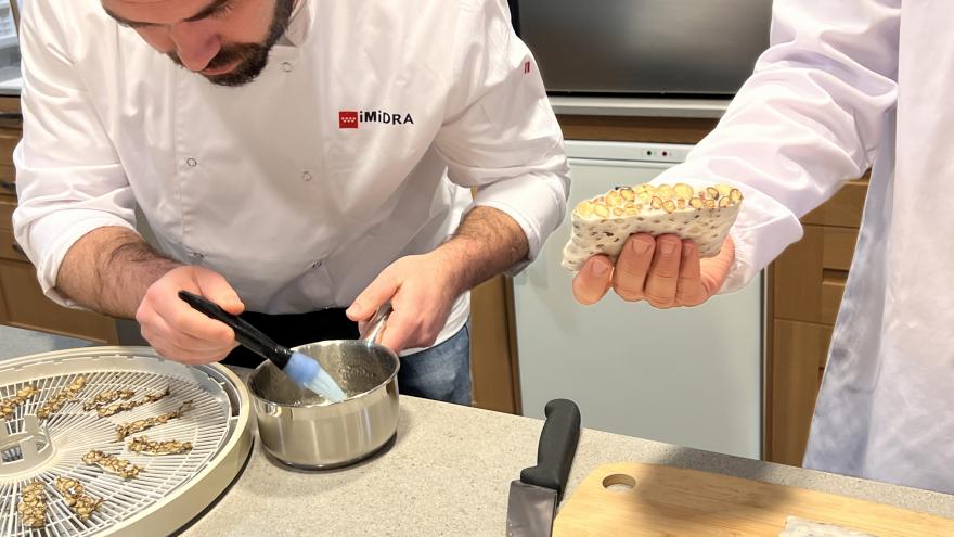 Texto Alternativo: La Comunidad de Madrid produce nueve variedades de garbanzo y elabora más de 90 propuestas de alimentos y recetas de vanguardia