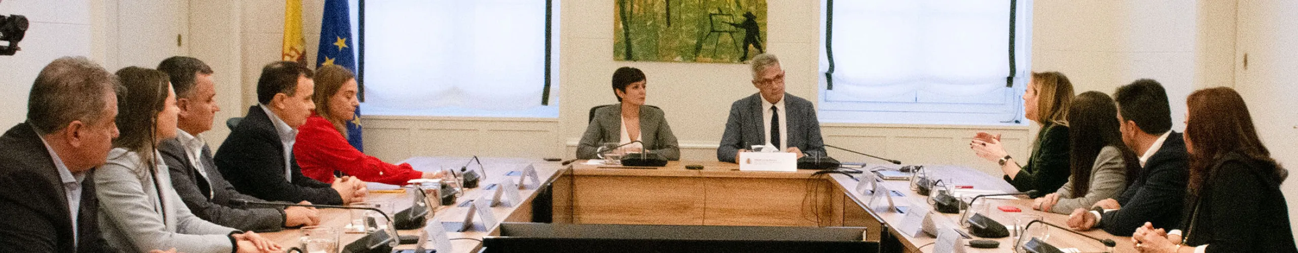 Texto Alternativo: La ministra de Vivienda, Isabel Rodríguez, recibe a los alcaldes y alcaldesas proponentes de la iniciativa legislativa para declarar zonas de mercado tensionado sus municipios