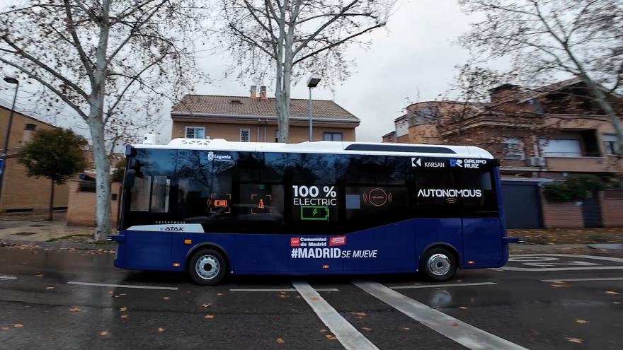 Texto Alternativo: La Comunidad de Madrid transporta a 1.200 pasajeros en el primer autobús urbano autónomo que ha circulado en Leganés