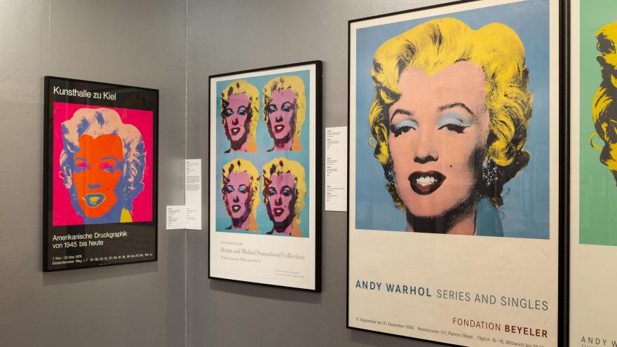 Texto Alternativo: La Comunidad de Madrid exhibe los carteles más célebres de Andy Warhol en una de las mayores recopilaciones de la historia en España