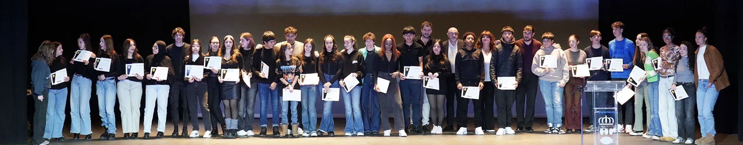 Texto Alternativo: Más de 350 alumnos y alumnas de siete institutos de la ciudad se dan cita en el Hackathon Juvenil para aportar innovadoras propuestas que resuelvan problemas actuales