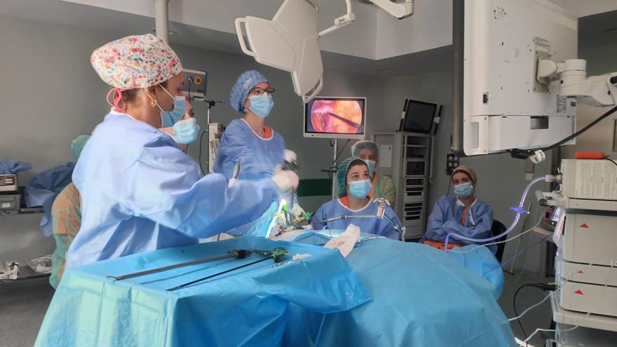 Texto Alternativo: El Hospital público de Fuenlabrada, punto de encuentro sobre cirugía bariátrica como herramienta terapéutica para los pacientes con obesidad