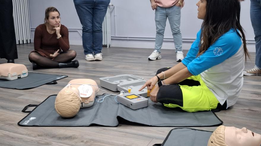 Texto Alternativo: La Comunidad de Madrid forma en reanimación cardiopulmonar y atragantamientos a más de 2.000 nuevos maestros de Primaria