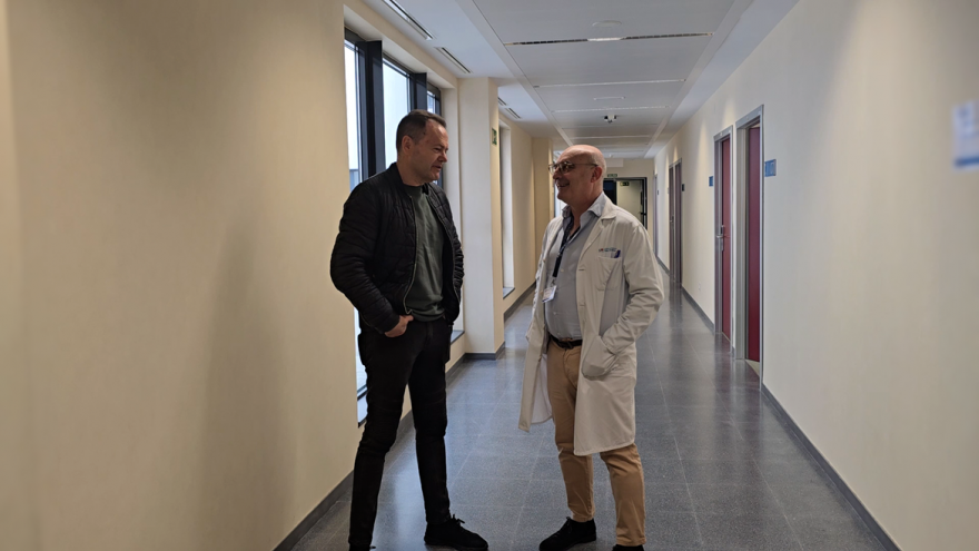 Texto Alternativo: El paciente con mieloma múltiple tratado en el Hospital público 12 de Octubre con CAR-T comercial por primera vez en España, libre de enfermedad siete meses después