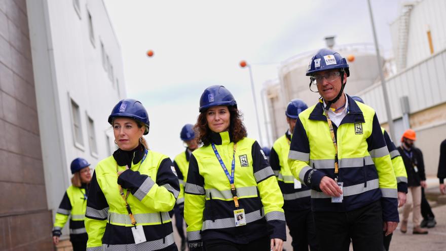 Texto Alternativo: Díaz Ayuso visita con Guardiola la central nuclear de Almaraz, cuyo cierre supondría un daño irreversible a España y la pérdida del 15% de la energía eléctrica madrileña