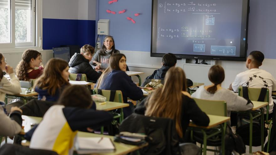 Texto Alternativo: La Comunidad de Madrid incorporará 1.972 nuevos profesores a su educación pública el próximo curso