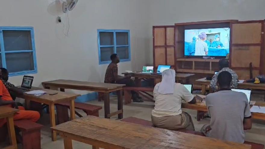 Texto Alternativo: El proyecto EnganCHADos del Hospital Universitario de Fuenlabrada realiza una nueva expedición en el Chad