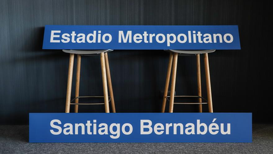 Texto Alternativo: La Comunidad de Madrid sortea lamas de las estaciones de Metro de Santiago Bernabéu y Estadio Metropolitano por el derbi madrileño de Champions