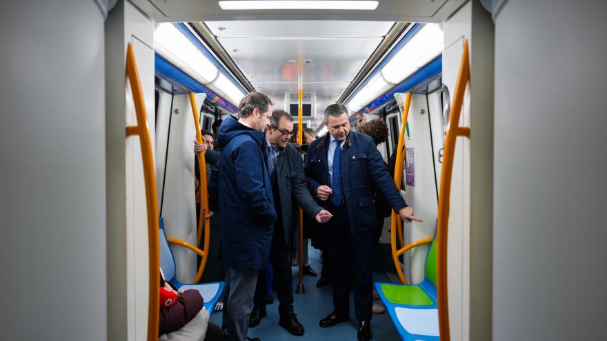 Texto Alternativo: La Comunidad de Madrid amplía a todos los trenes de Metro los asientos reservados para personas con movilidad reducida