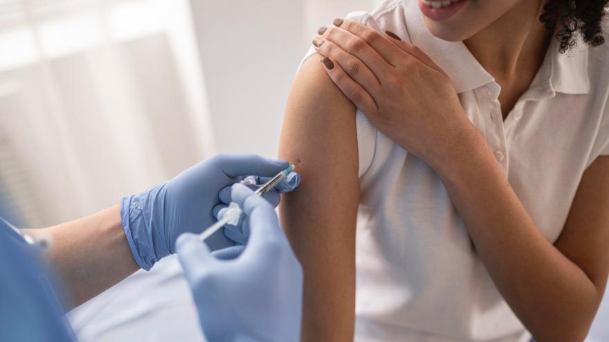 Texto Alternativo: Las Unidades de Atención a Residencias de Atención Primaria han vacunado frente a la gripe cerca de 30.000 usuarios, un 41,5% más con respecto al año anterior