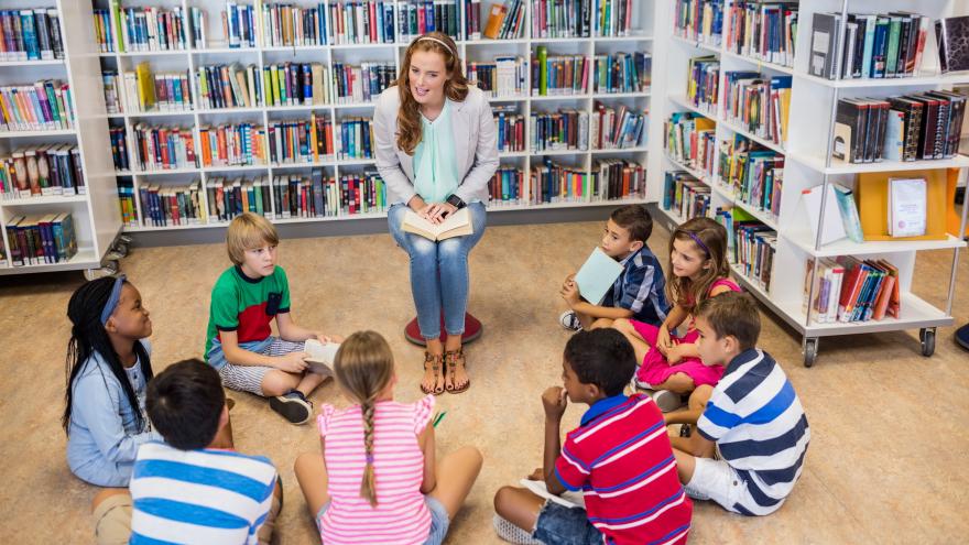 Texto Alternativo: La Comunidad de Madrid abre este lunes el plazo para la inscripción en los clubes de lectura y talleres de escritura de sus bibliotecas públicas