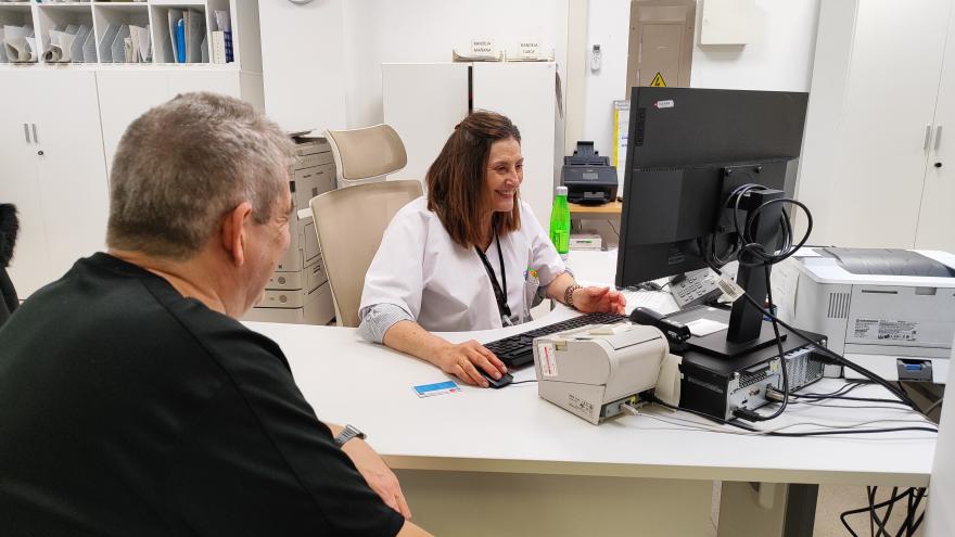 Texto Alternativo: La Comunidad de Madrid enseñará a más de 700 estudiantes de Secundaria la actividad de los centros de salud para orientarles en su futura carrera laboral