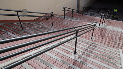 Texto Alternativo: La adecuación de las escaleras de la Galería Centro es ya una realidad
