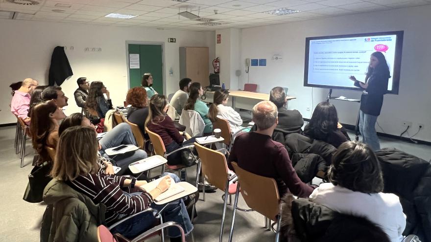 Texto Alternativo: El Hospital público de Fuenlabrada impulsa la formación del manejo de la enfermedad inflamatoria intestinal en Urgencias