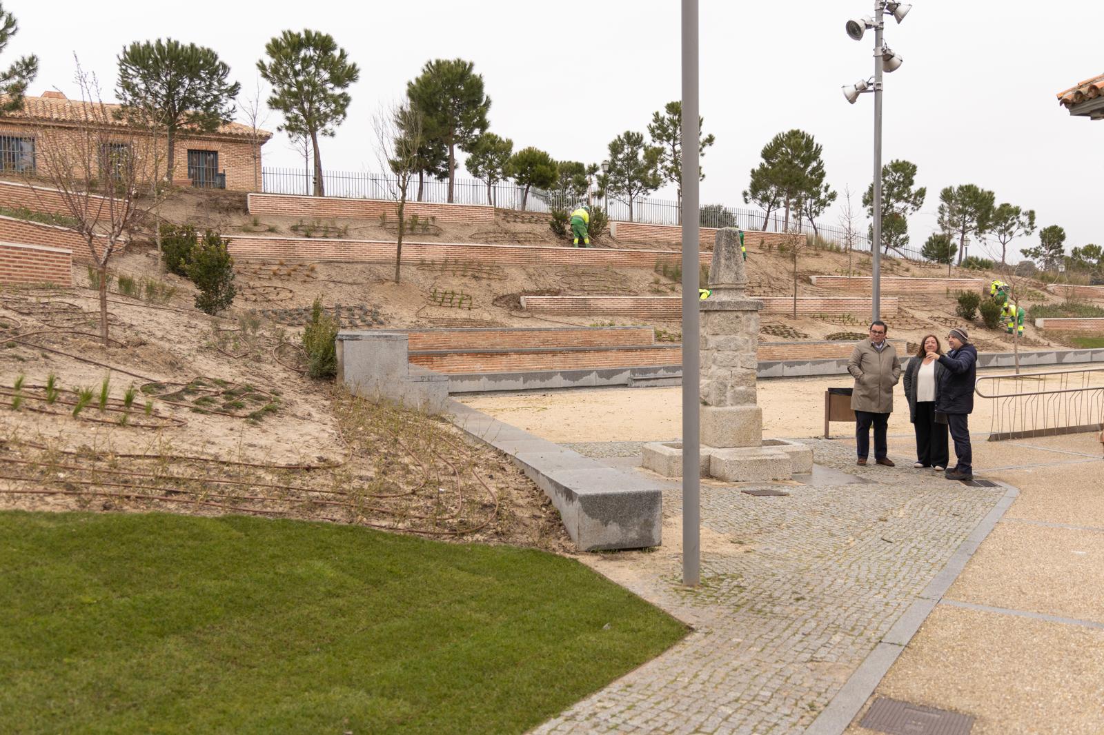 Texto Alternativo: Finaliza el ajardinamiento del talud ubicado junto al Aula Medioambiental