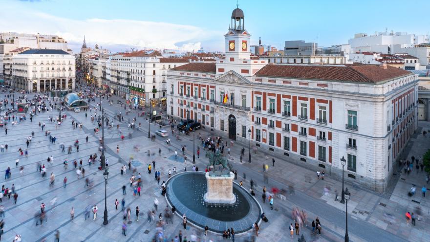 Texto Alternativo: La Comunidad de Madrid exige al Gobierno central suspender el procedimiento para declarar la Real Casa de Correos como Lugar de Memoria Democrática