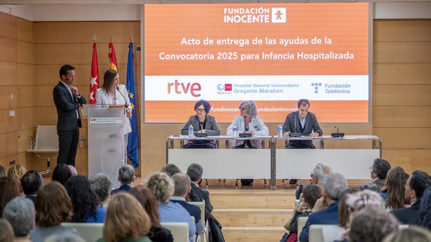 Texto Alternativo: El Hospital público Gregorio Marañón acoge el acto de entrega de ayudas para niños y adolescentes hospitalizados de la Fundación Inocente