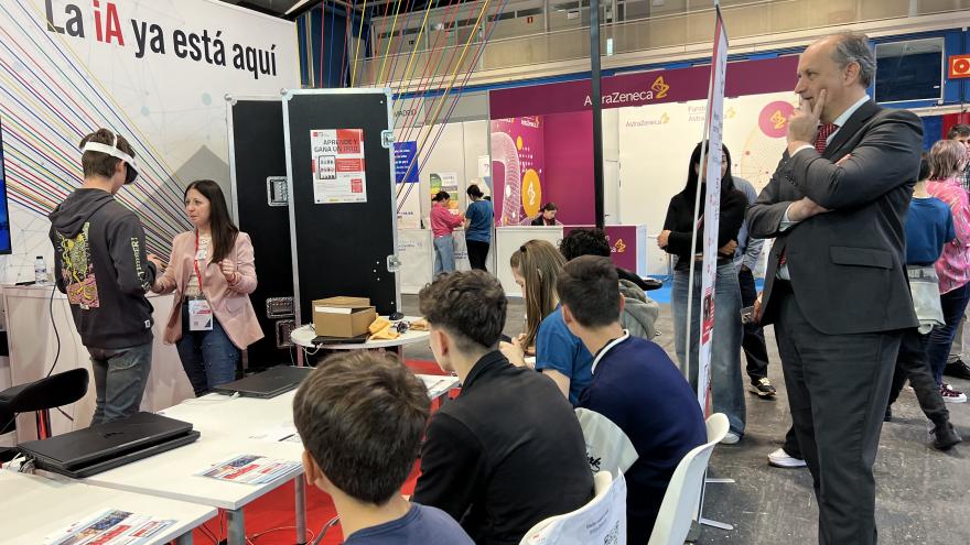 Texto Alternativo: La Comunidad forma en Inteligencia Artificial y realidad virtual a casi 22.000 ciudadanos a través de Madrid Aula Digital