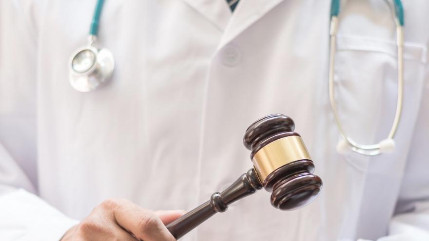 Texto Alternativo: El Hospital público Guadarrama inicia su ciclo de charlas 'La Sanidad en clave jurídica'