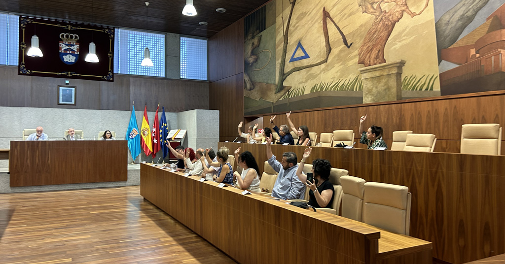Texto Alternativo: El Gobierno propone incrementar 250.000 euros para Emergencia Social y 492.000 euros en material para los Centros de Mayores y la oposición lo rechaza
