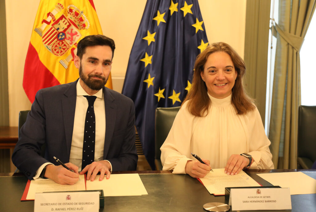 Texto Alternativo: Firmado el convenio para la nueva sede central de la Unidad de Medios Aéreos de la Policía Nacional