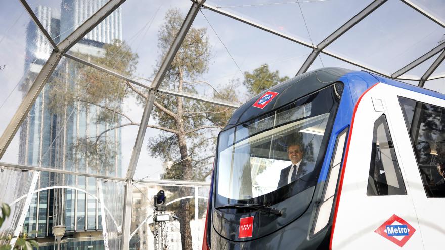 Texto Alternativo: La Comunidad de Madrid inaugura una exposición con la maqueta a tamaño real de los nuevos trenes de Metro que circularán por la Línea 6