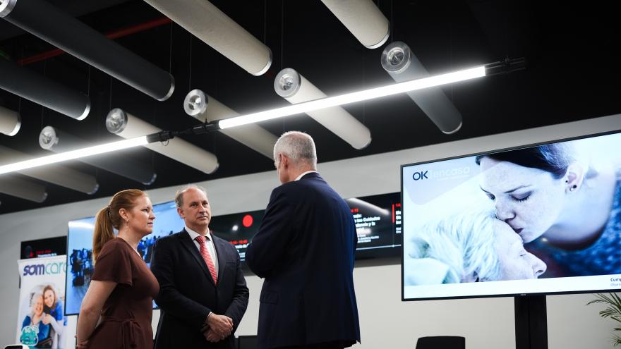 Texto Alternativo: La Comunidad de Madrid estrena un Centro Virtual para reforzar el servicio de teleasistencia avanzada domiciliaria