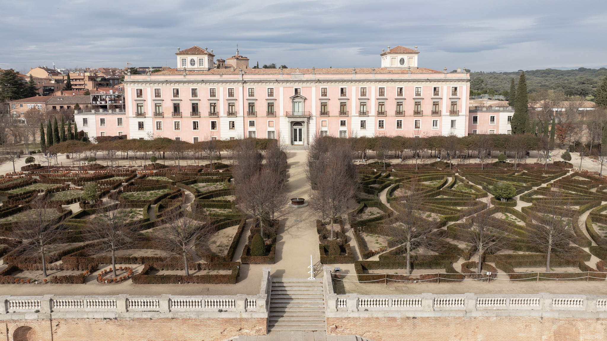 Texto Alternativo: El Ayuntamiento licita la explotación de La Terraza del Palacio para la época estival
