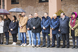 Texto Alternativo: El Ayuntamiento de Móstoles se suma al minuto de silencio por los bomberos fallecidos en el incendio de Alcorcón