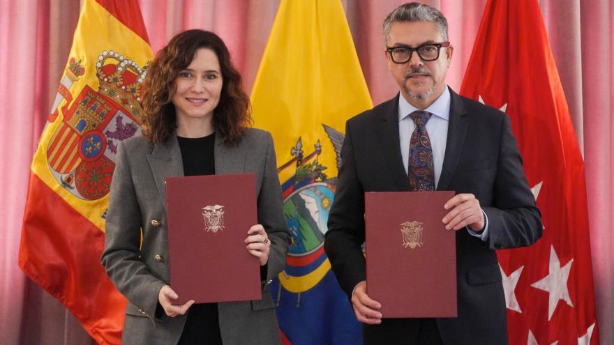 Texto Alternativo: Díaz Ayuso firma en Quito la acreditación profesional de ecuatorianos en Madrid para “atraer grandes profesionales a su otra casa”