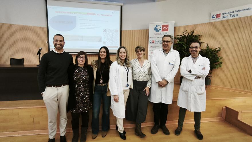 Texto Alternativo: Enfermeros del Centro de Salud Colmenar de Oreja aportan la visión de Atención Primaria en una jornada sobre vacunación celebrada en el Hospital del Tajo